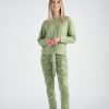 Pigiama lungo , maglia m/l tinta unita con nodo,pantalone fantasia palme in viscosa